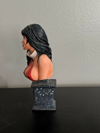 Vampirella Bust Statue by Clayburn Moore Creations - 462/5000 Limited Edition 4