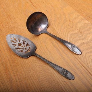 Oneida Community Tudor Plate Queen Bess Ladle And Cake Server Siverplate