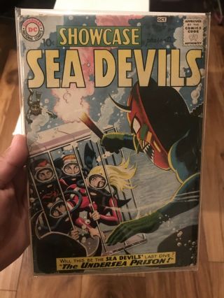 Showcase Presents " Sea Devils " 28 Sept.  - Oct.  1960.  Superman Dc National Comics