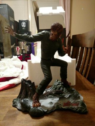 Moore Creations Universal Monsters Wolfman Statue 4