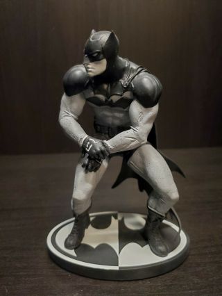 Dc Collectibles - Batman Black And White By Paul Pope Statue