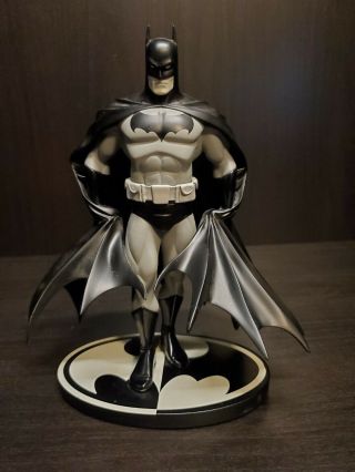 Dc Collectibles - Batman Black And White By George Perez Statue (1st Edition)
