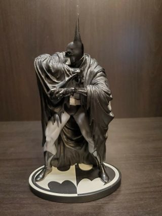 Dc Collectibles - Batman Black And White By Kelley Jones Statue (1st Edition)
