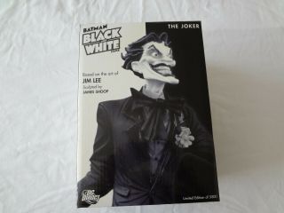 Dc Direct Batman Black And White Statue Based On The Art Of Jim Lee " The Joker "