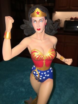 Wonder Woman (lynda Carter) Maquette Statue By Tweeterhead (factory)