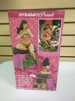 Dynamite Presents Bettie Page Statue Terry Dodson & Steve Kiwus Standard Edition 2