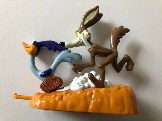 Looney Tunes Wile E Coyote & Road Runner Chasing Toy Vintage 1995 Warner Bros
