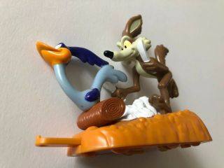 Looney Tunes Wile E Coyote & Road Runner Chasing Toy Vintage 1995 Warner Bros 2