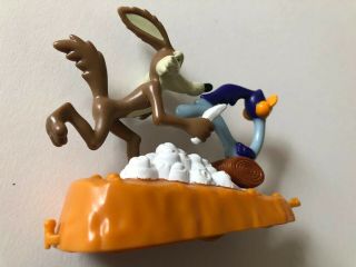 Looney Tunes Wile E Coyote & Road Runner Chasing Toy Vintage 1995 Warner Bros 4