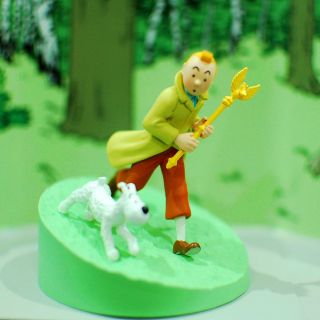 Tintin And Snowy Figurine Tintin Holding The Sceptre Box
