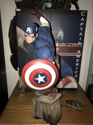 Exclusive Sideshow Collectibles Captain America Premium Format Statue 2
