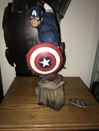 Exclusive Sideshow Collectibles Captain America Premium Format Statue 3