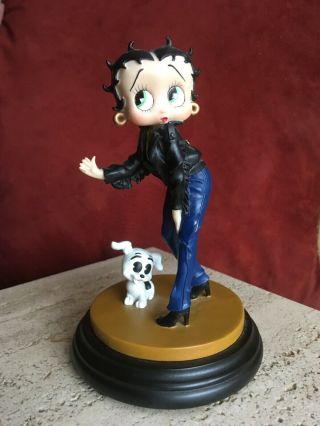 Betty Boop Hitchhiking Figurine With Her Dog 
