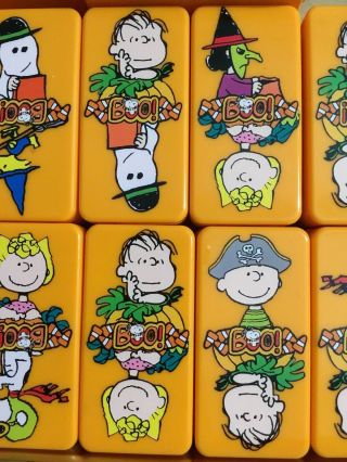 Peanuts It ' s the Great Pumpkin Charlie Brown Dominos Game Lunchbox 4