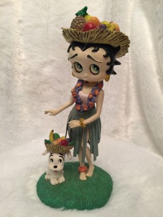 The Danbury Betty Boop Hawiian Holiday Collector Figurine Resin 7 - 3/4 " High