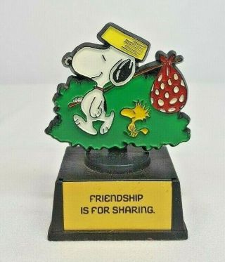 Vintage 1972 Peanuts Snoopy & Woodstock Trophy Friendship Is For Sharing Aviva