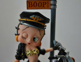 Bety Boop musical statue,  plays 