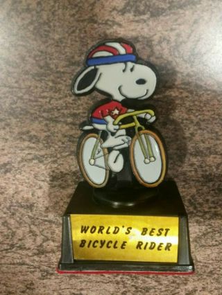 Vintage Snoopy Peanuts World ' s Best Bicycle Rider Trophy Aviva 1972 3