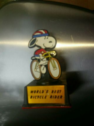 Vintage Snoopy Peanuts World ' s Best Bicycle Rider Trophy Aviva 1972 5