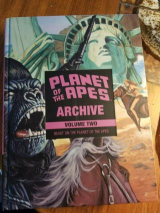 Planet of the Apes Archives Vol.  1 and 2 : Terror & Beast on the Planet. 2
