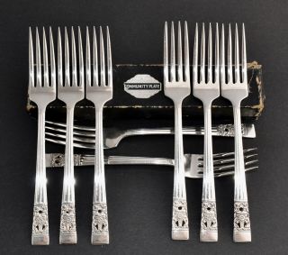 Boxed Set Of 8 Community Silver Plate Hampton Court Table Forks
