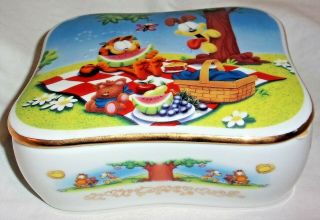 Danbury Garfield & Odie Music Box Lidded " In The Good Old Summertime " For