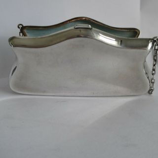 EDWARDIAN SILVER PLATE EPNS PURSE WITH CHAIN AND FINGER LOOP AND IS SILK LINED 2