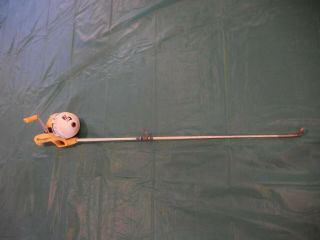 Vintage Yellow Zebco Snoopy 24 " Fishing Pole Rod And Reel Peanuts