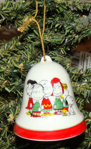Lucy Snoopy Linus Charlie Brown Sally Pp (peanuts Characters 1966) Bell Ornament