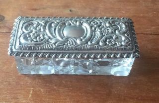 STUNNING ANTIQUE SOLID SILVER REPOUSSE TOP CUT GLASS OBLONG VANITY JAR 1904.  A918 2
