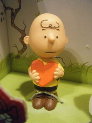 Schleich Peanuts Be My Valentine Charlie Brown Figure 22066