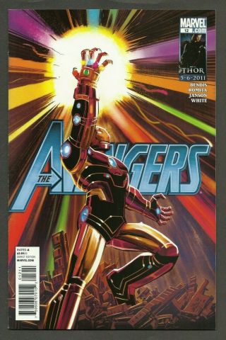 Avengers 12 (2011) Iron Man Wields Infinity Gauntlet Endgame 1st Print