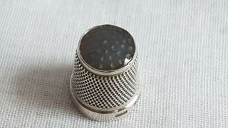 ANTIQUE 1924 GEORGE V STERLING SILVER THIMBLE STONE TOP HENRY GRIFFITHS & SONS 3