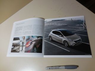 Peugeot 208 Japanese Brochure 2012/10 A9 5