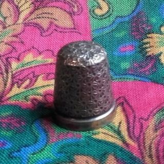 Silver Thimble - Hallmarked 1926 In Birmingham By Henry Griffith & Sons.  3.  97g