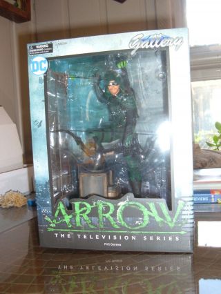 Diamond Select / Dc Gallery " The Television Series " Arrow Statue Misb
