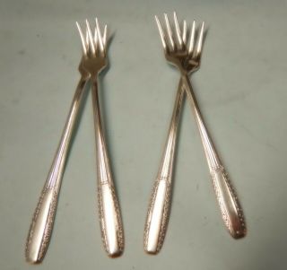 4 SHARON SEAFOOD COCKTAIL FORKS - ELEGANT/STURDY 1926 WALLACE - TABLE READY 2