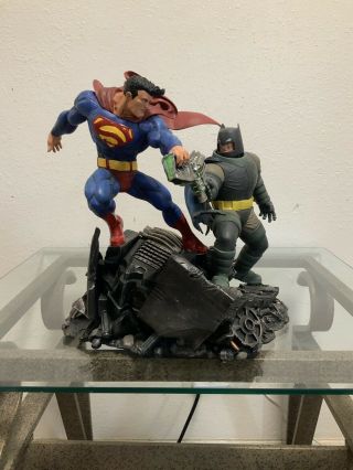 The Dark Knight Returns Batman Vs Superman Statue By Dc Collectibles