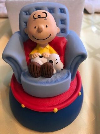 Hallmark Peanuts Nap Time Charlie Brown And Snoopy Musical Figurine