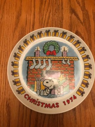 Snoopy Peanuts Charlie Brown Schmid Vintage Porcelain Christmas Plate 1974