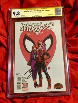 Cgc Ss 9.  8 Spider - Man Renew Your Vows 1 Signed By Tom Holland Movie