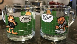 Set Of 2 Garfield Glass Mugs 1978 Mcdonalds " Never Met A Dinner I Didn’t Like”