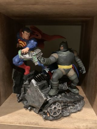 Dc Collectibles The Dark Knight Returns Batman Superman Statue