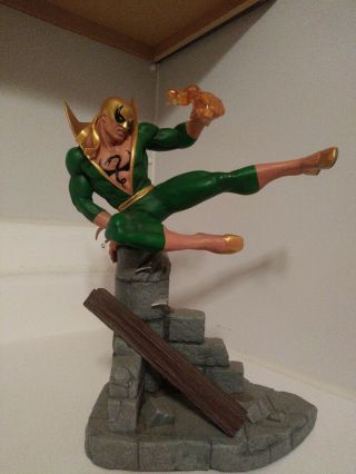 Iron Fist Hard Hero Avengers Defenders Statue Marvel 59/750