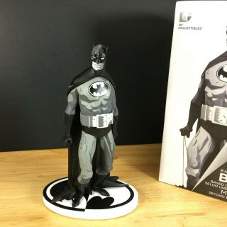 Dc Direct Batman Black & White Statue By Mike Mignola 7.  5 Inch High 2nd Edition