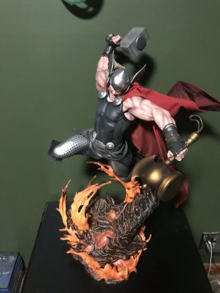 Sideshow Collectibles Premium Format Exclusive Thor With Stormbreaker
