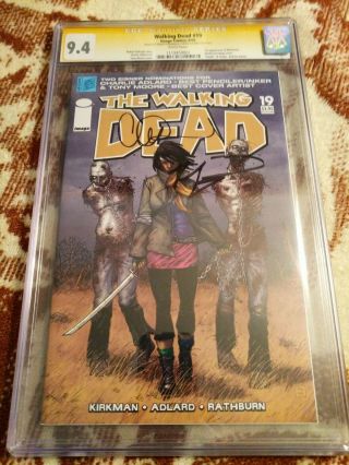 The Walking Dead 19 Cgc Ss 9.  4 Robert Kirkman Charlie Adlard