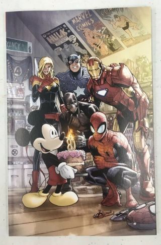 Marvel Comics 1000 Disney D23 Expo Variant In Hand