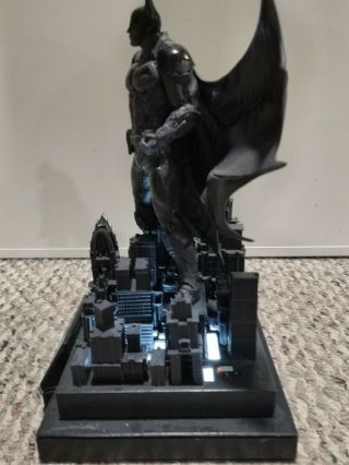 Batman Arkham Knight Statue Gotham Memorial Limited Edition