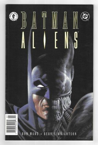 Batman / Aliens Book 1 Dark Horse Dc Graphic Novel Comic Book Sci - Fi Movie 1997